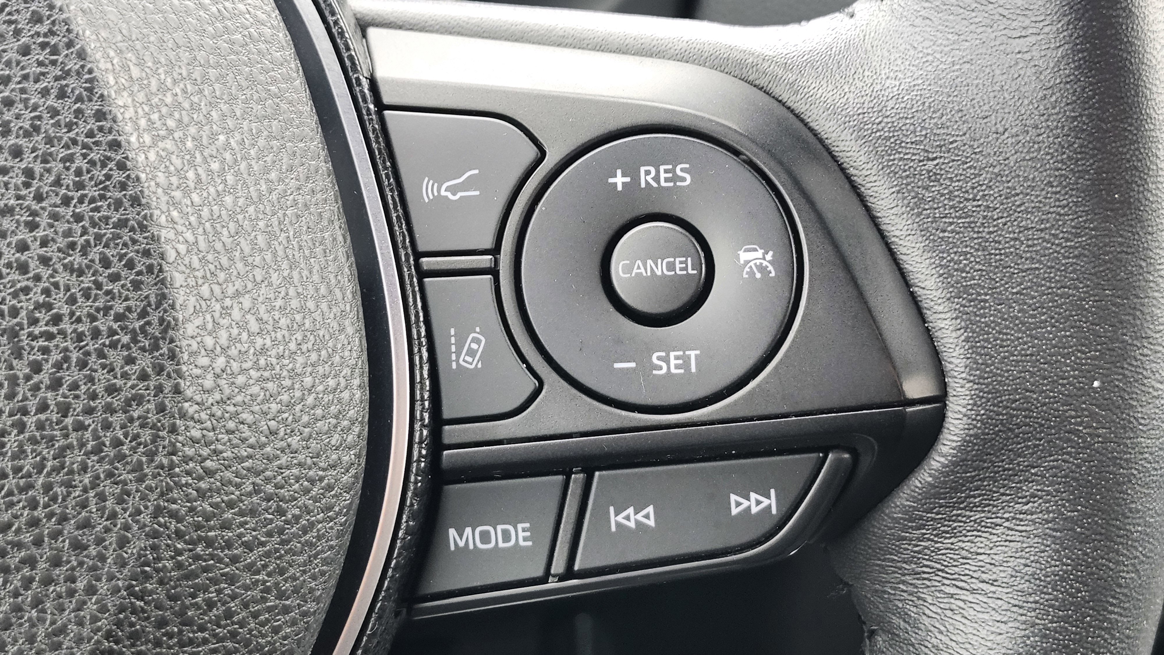 Used 2020 Toyota RAV4 XLE image 32