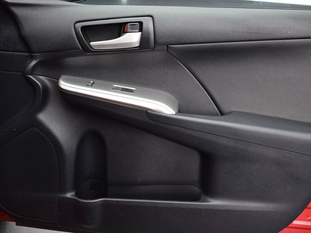 Used 2013 Toyota Camry SE image 30