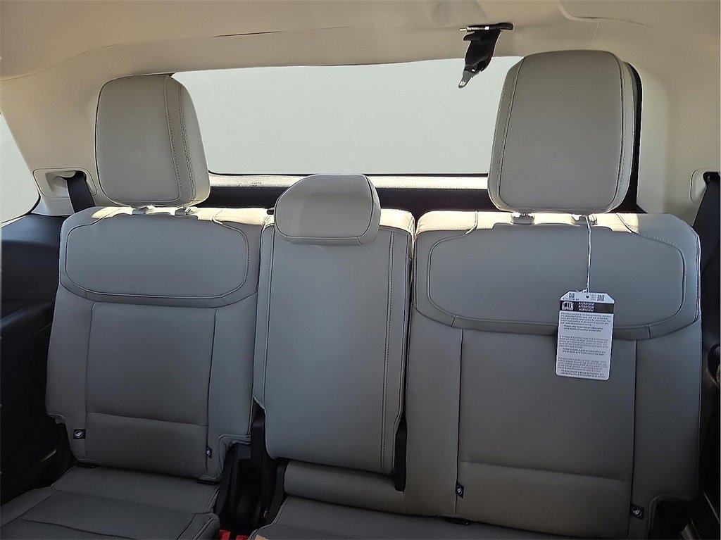 New 2025 Ford Expedition Active image 9