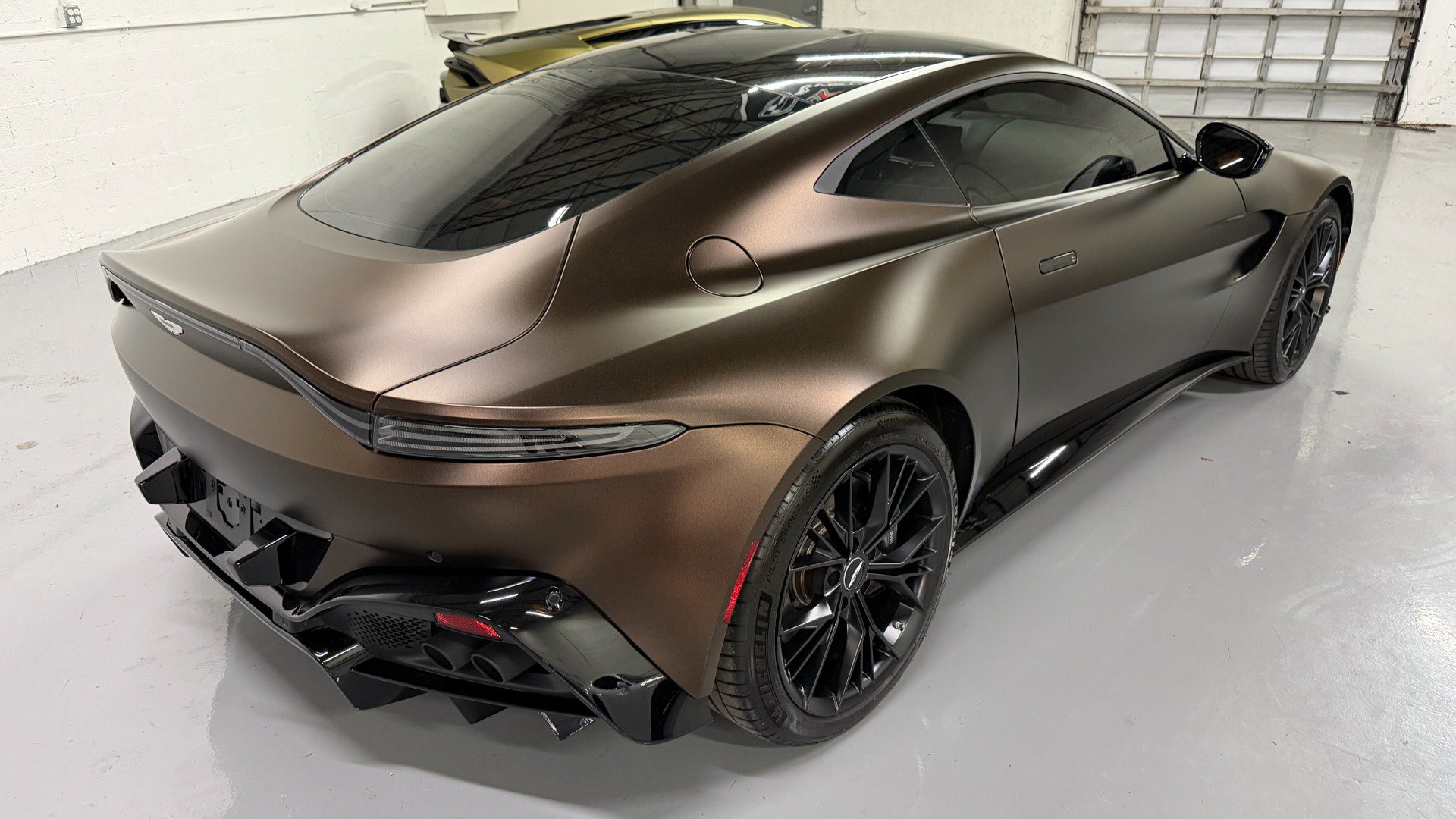 Used 2021 Aston Martin V8 Vantage Coupe RWD image 12