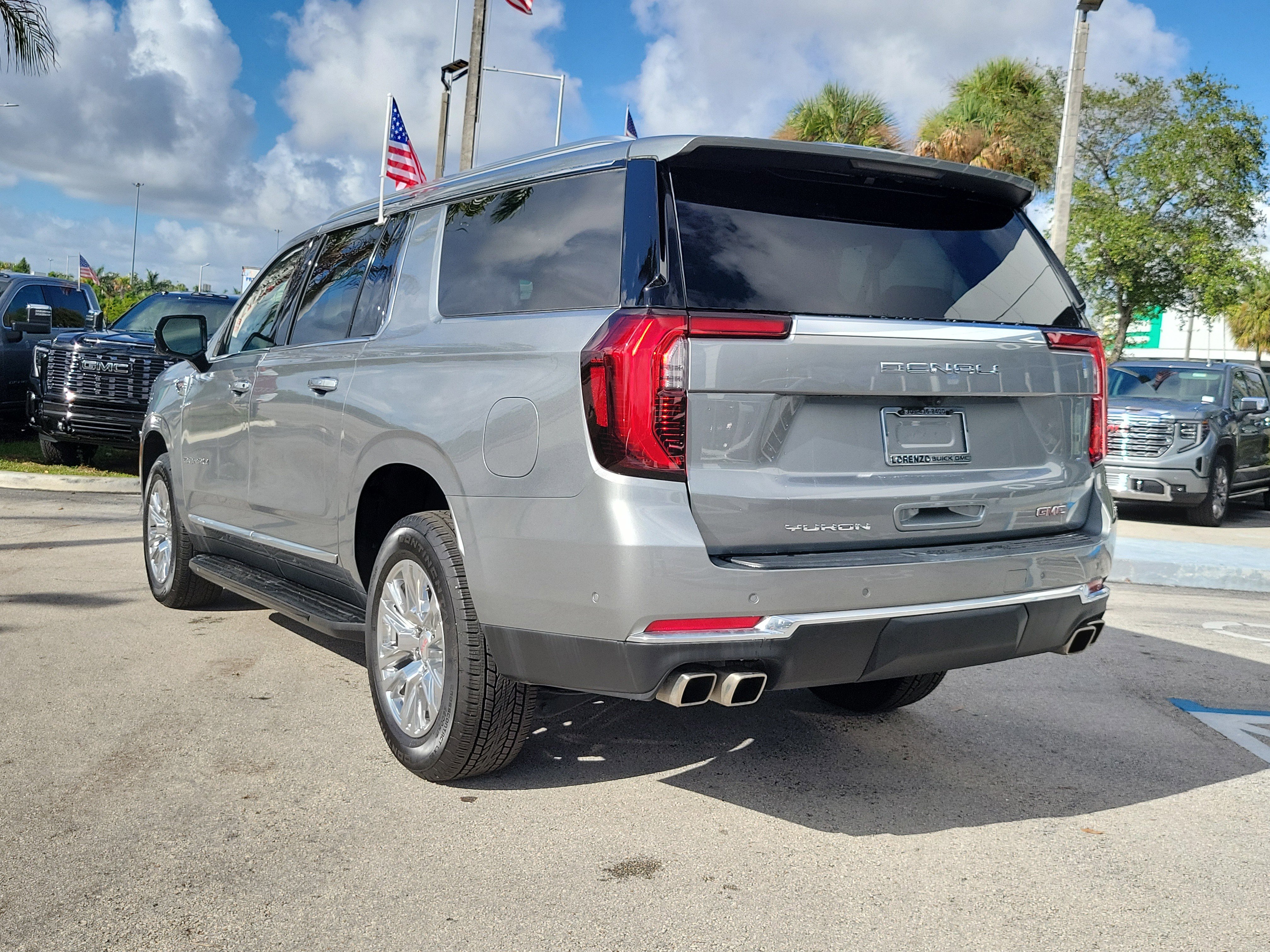 Used 2025 GMC Yukon XL Denali image 7