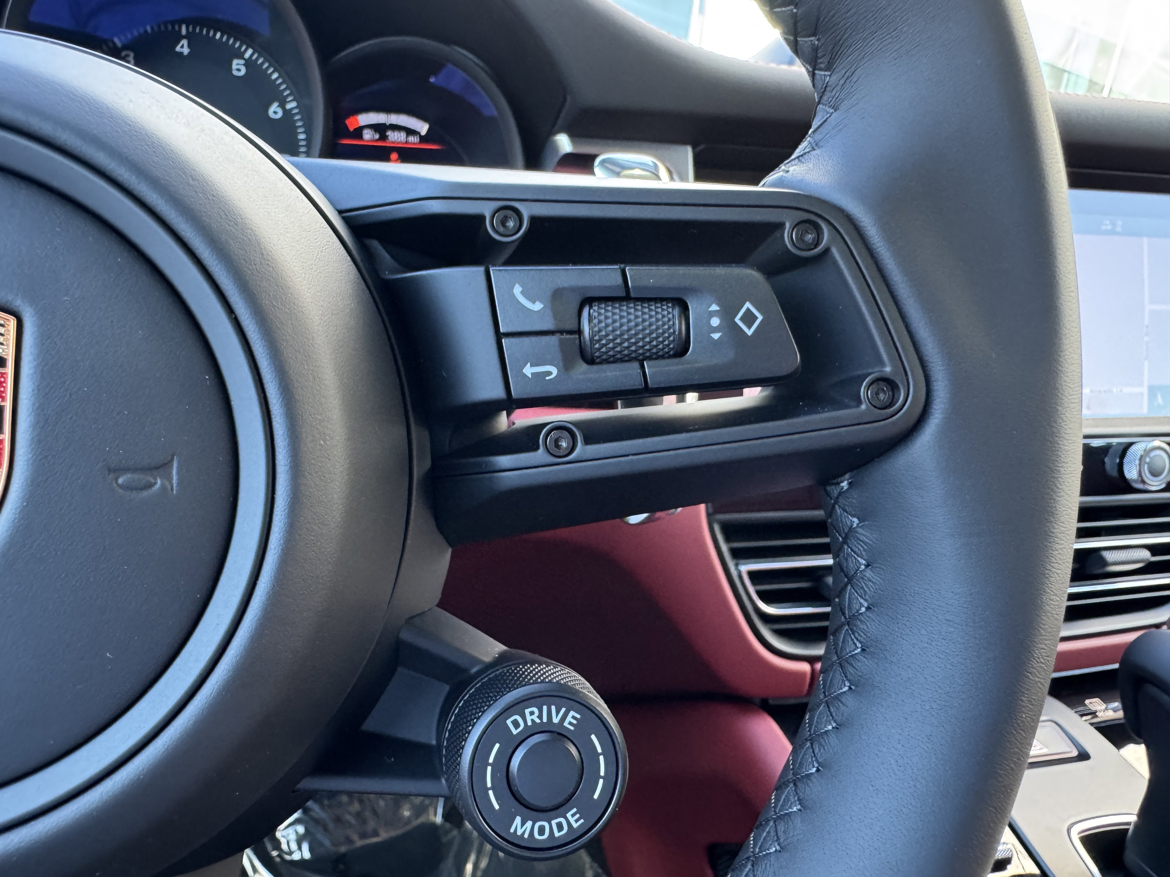 New 2026 Porsche Macan image 32