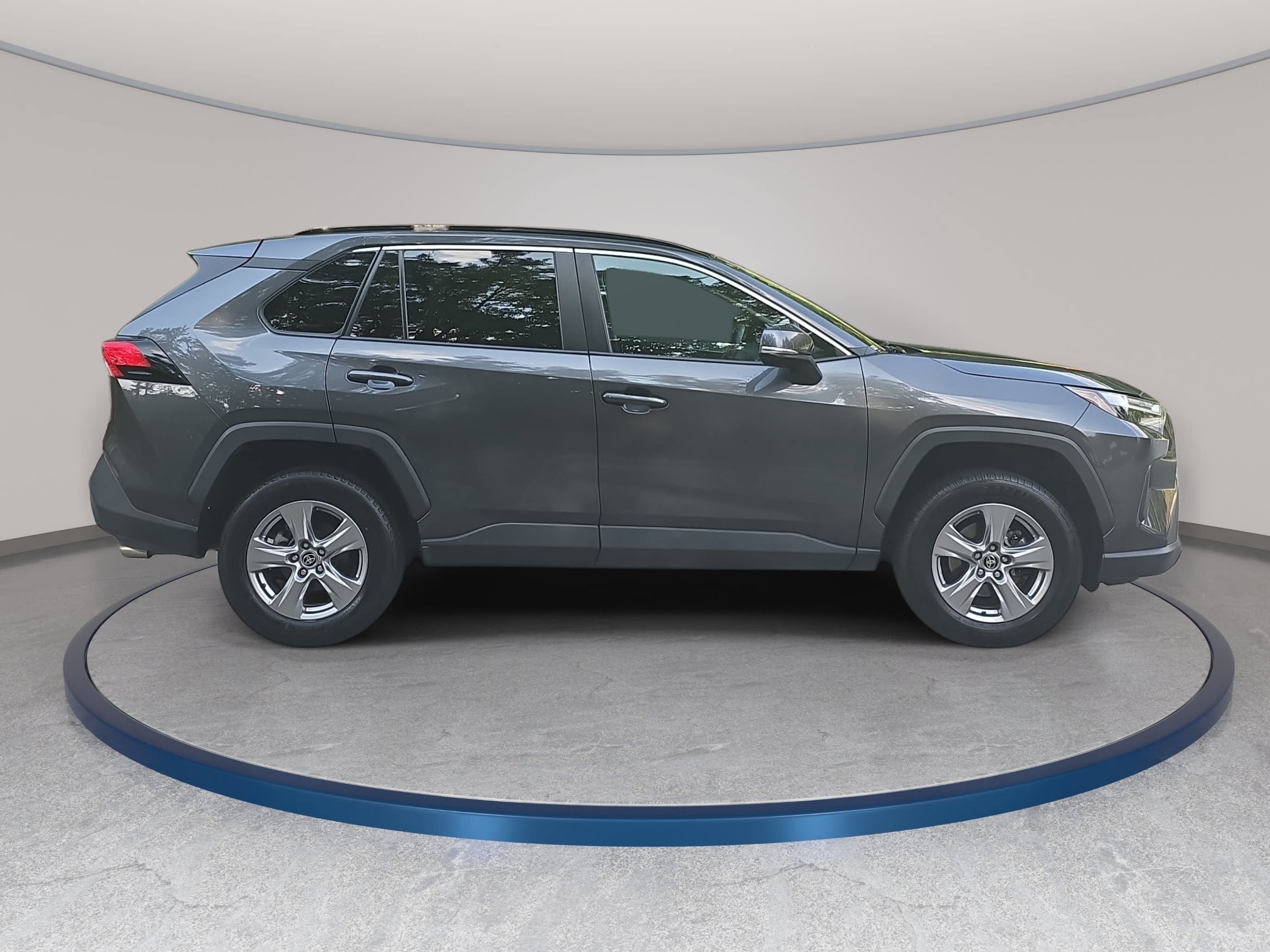 Used 2024 Toyota RAV4 XLE AWD/4WD image 4