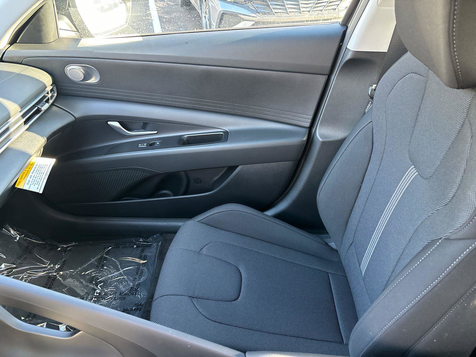 New 2025 Hyundai Elantra SE image 18