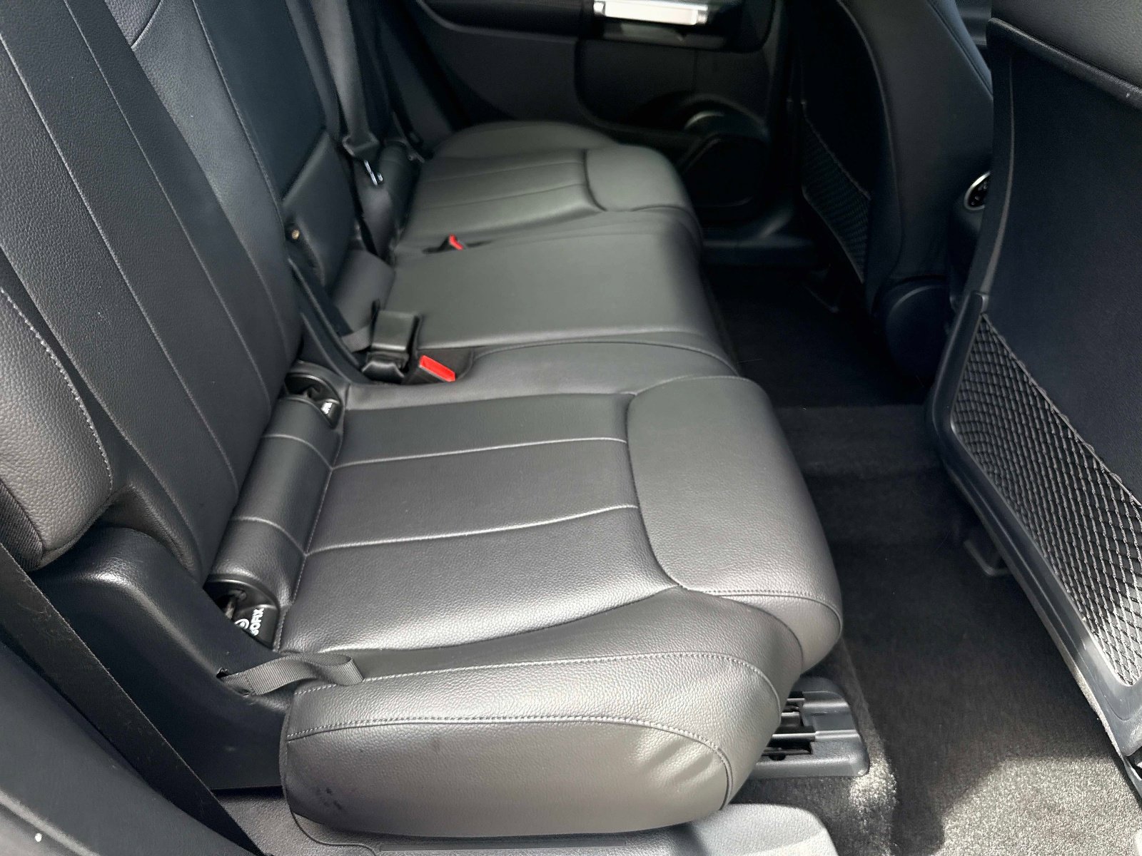 Used 2023 Mercedes-Benz GLB 250 4MATIC w/ Premium Package image 28