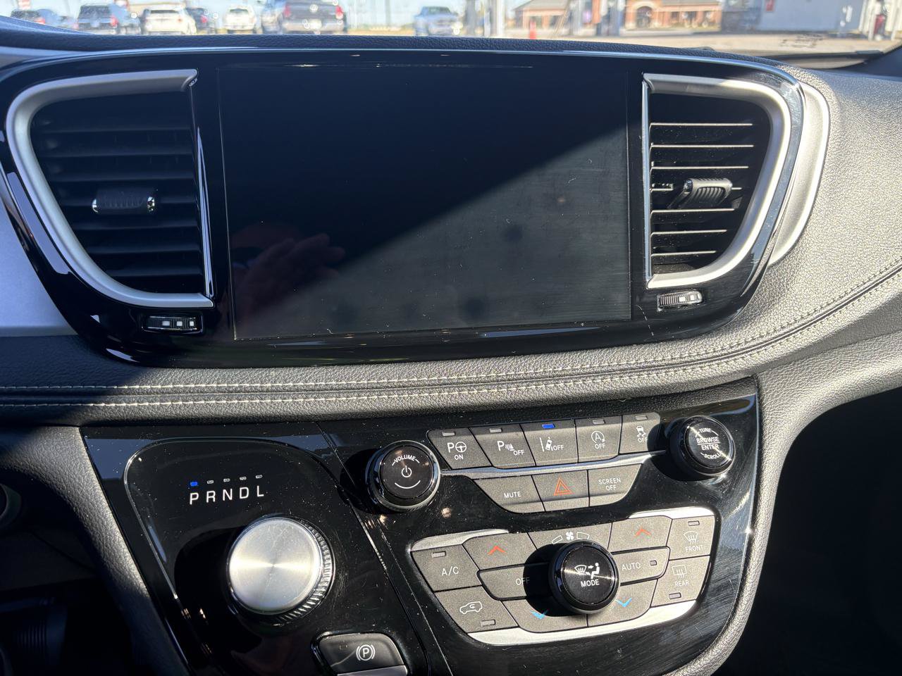 Used 2023 Chrysler Pacifica Touring-L w/ S Appearance Package FWD image 22