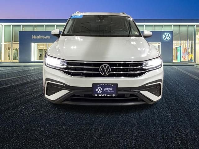 Used 2023 Volkswagen Tiguan SE w/ Panoramic Sunroof Package image 5