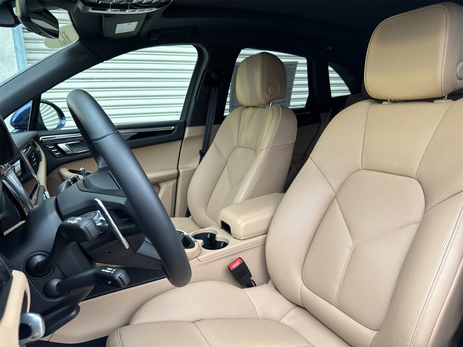 Used 2025 Porsche Macan image 5