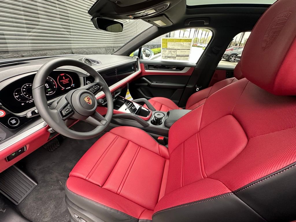 Used 2026 Porsche Cayenne E-Hybrid Coupe image 4