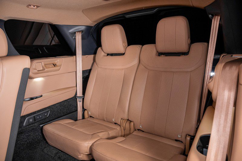 Used 2024 Land Rover Range Rover Long Wheelbase SE image 18