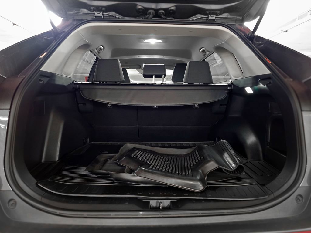 Used 2025 Toyota RAV4 LE image 9