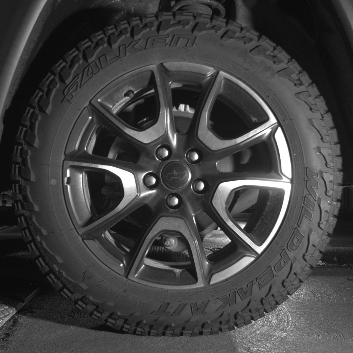 Used 2025 Jeep Compass Trailhawk AWD/4WD image 14