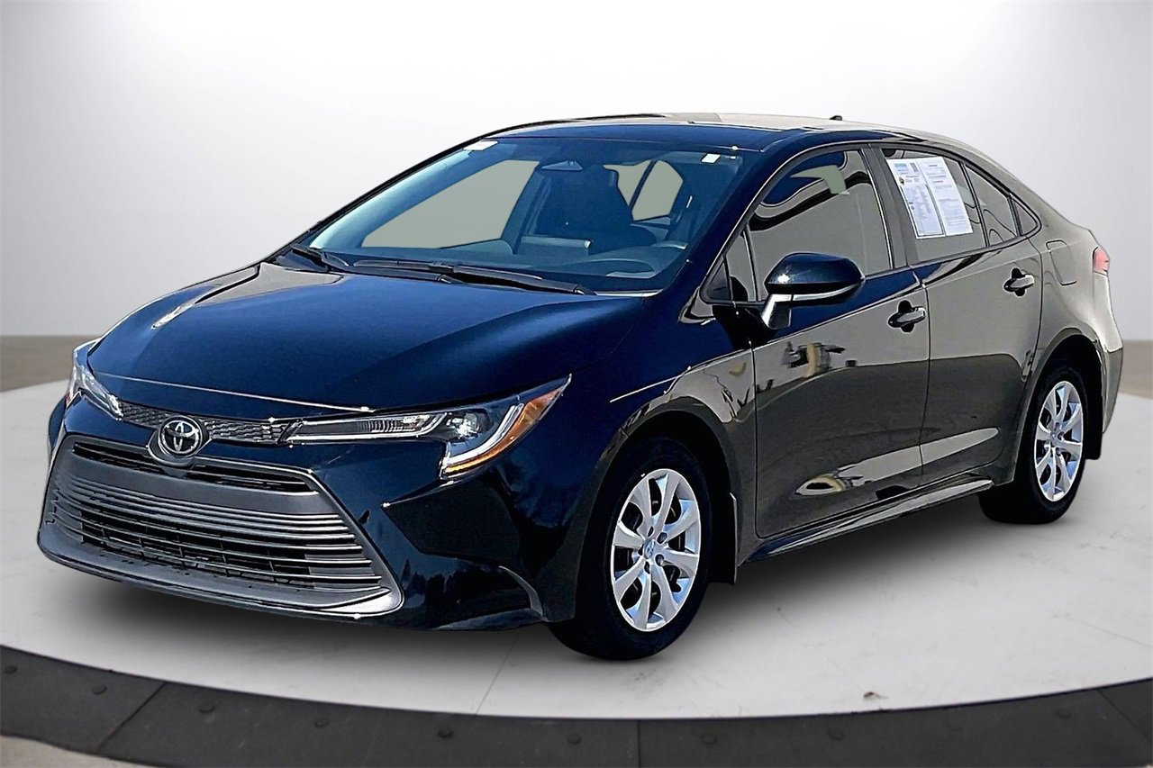 Used 2025 Toyota Corolla LE image 4