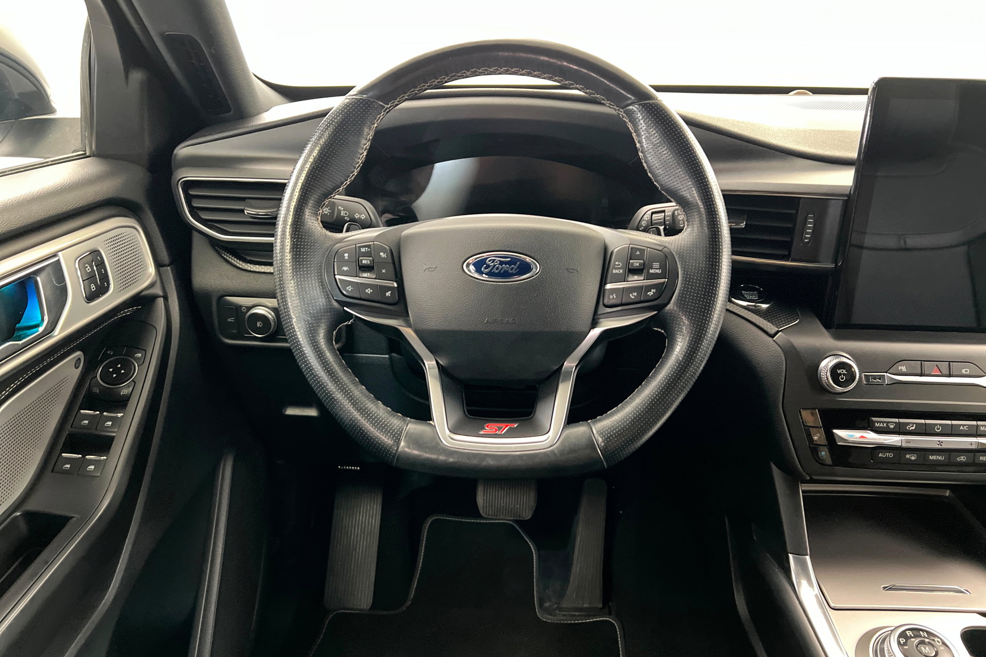 Used 2020 Ford Explorer ST w/ Premium Technology Package image 12
