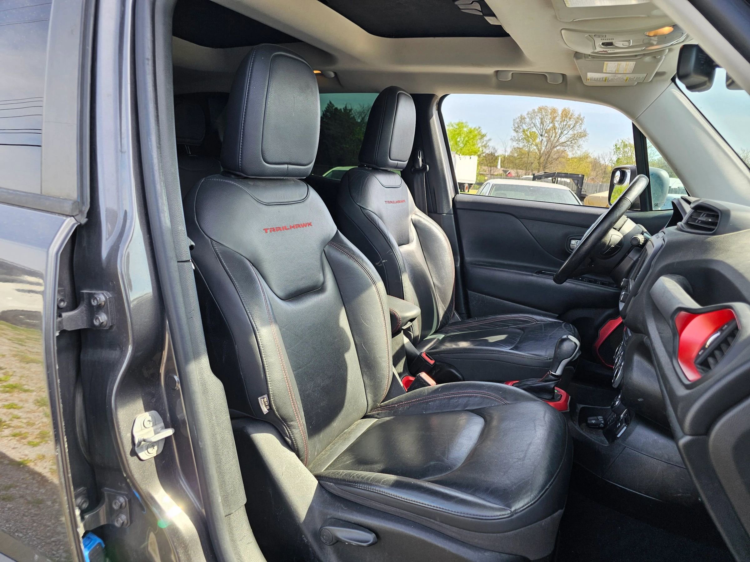 Used 2016 Jeep Renegade Trailhawk w/ Premium Trailhawk Package image 7