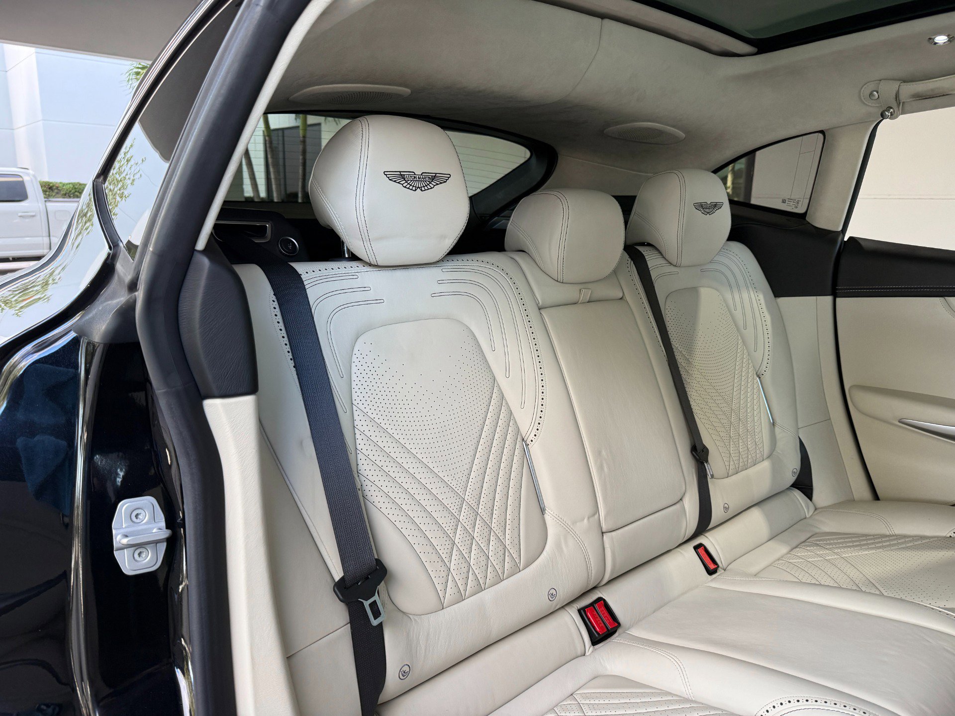 Used 2021 Aston Martin DBX image 29