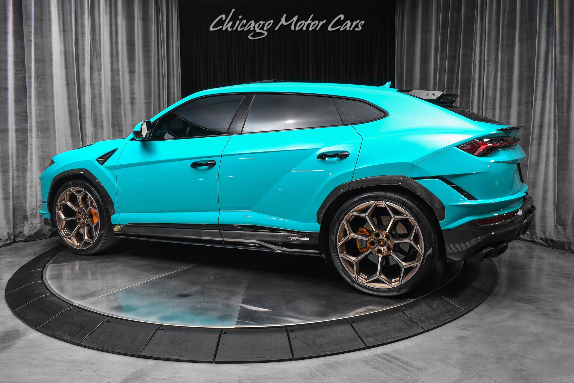Used 2024 Lamborghini Urus Performante AWD/4WD image 3