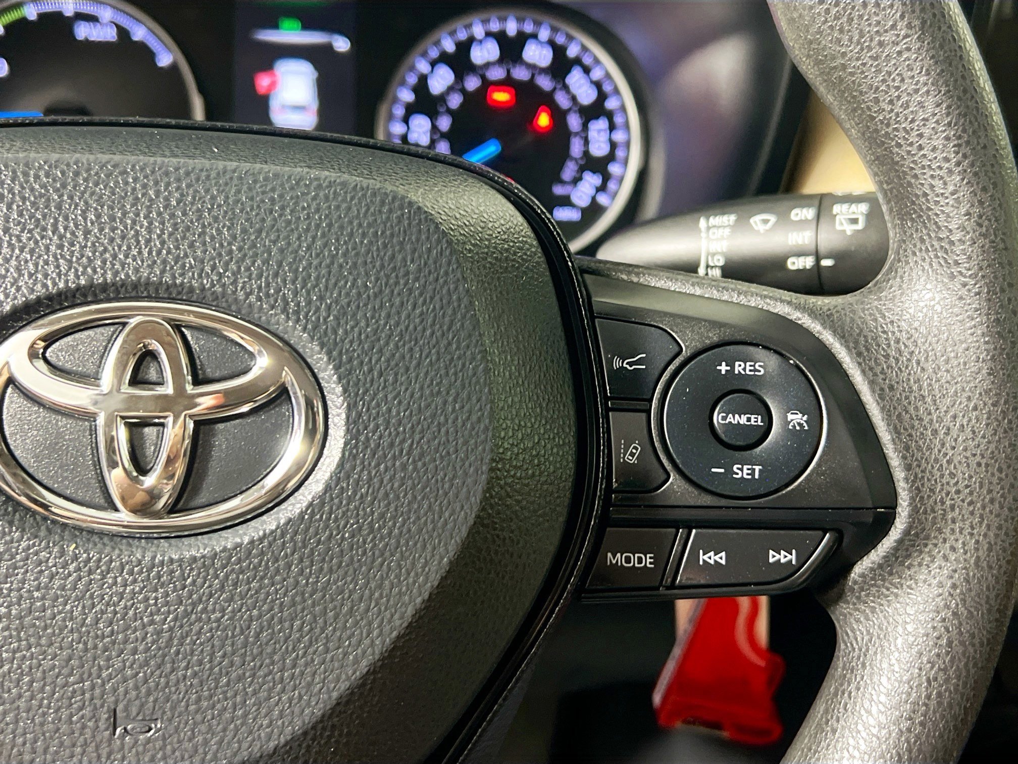 Used 2019 Toyota RAV4 LE image 19