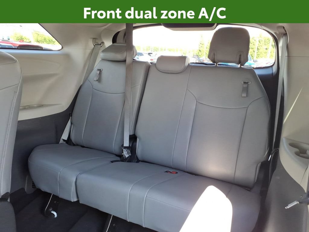 Used 2024 Toyota Sienna XLE FWD image 23