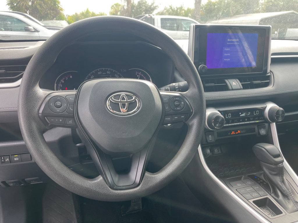 Used 2025 Toyota RAV4 XLE AWD/4WD image 15
