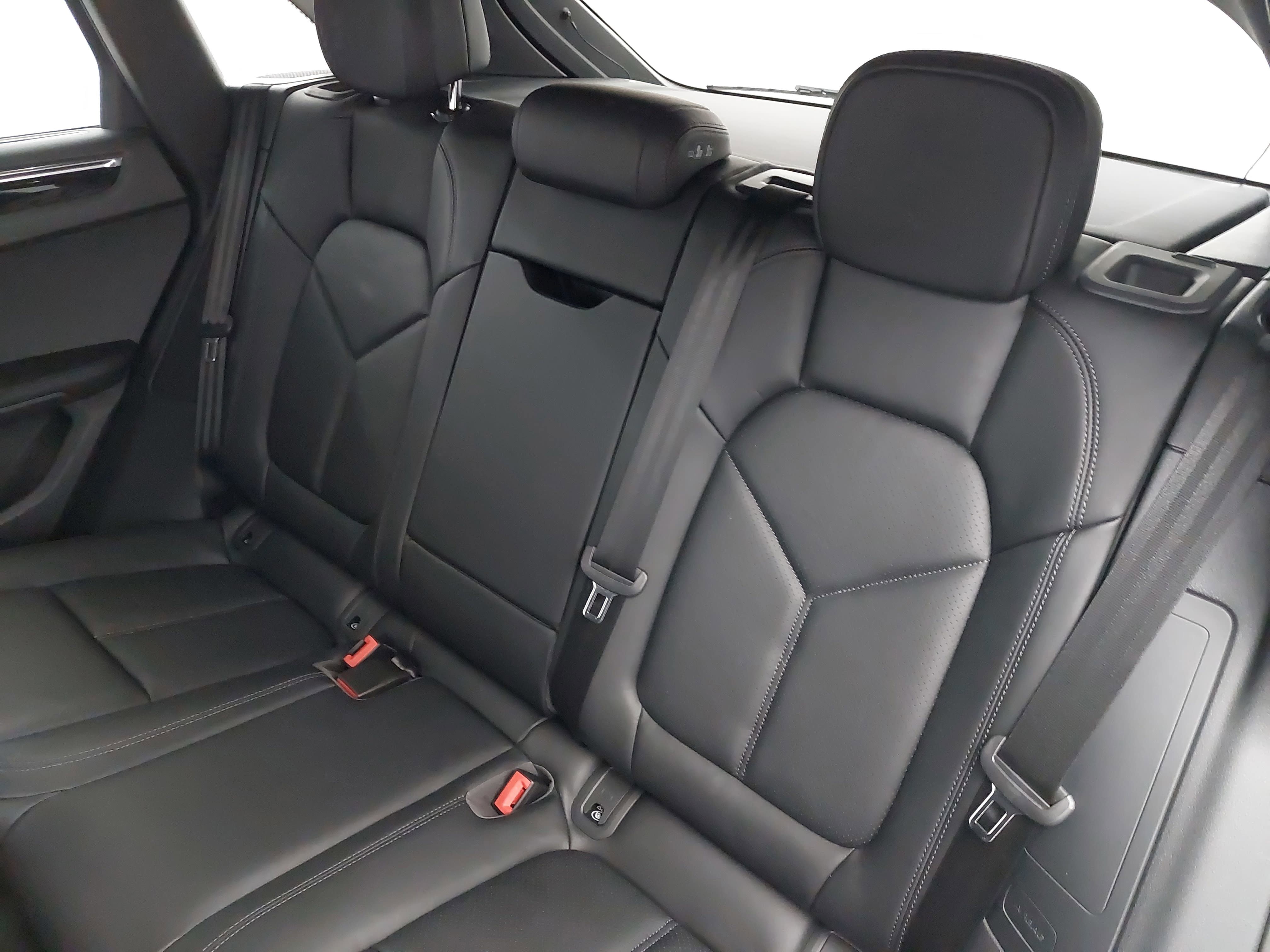 Certified 2026 Porsche Macan image 16
