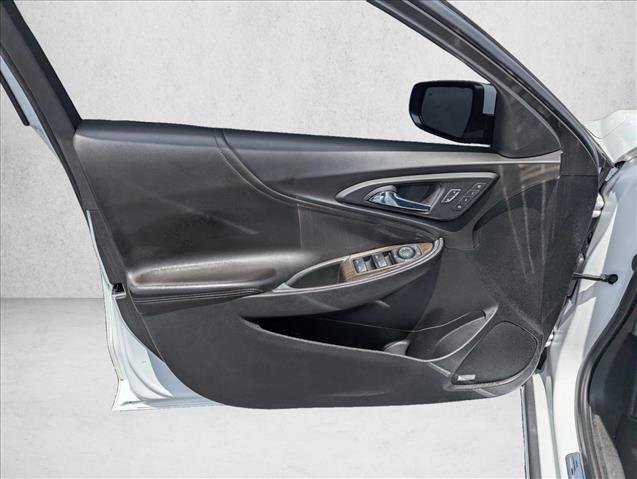 Used 2021 Chevrolet Malibu Premier FWD image 23