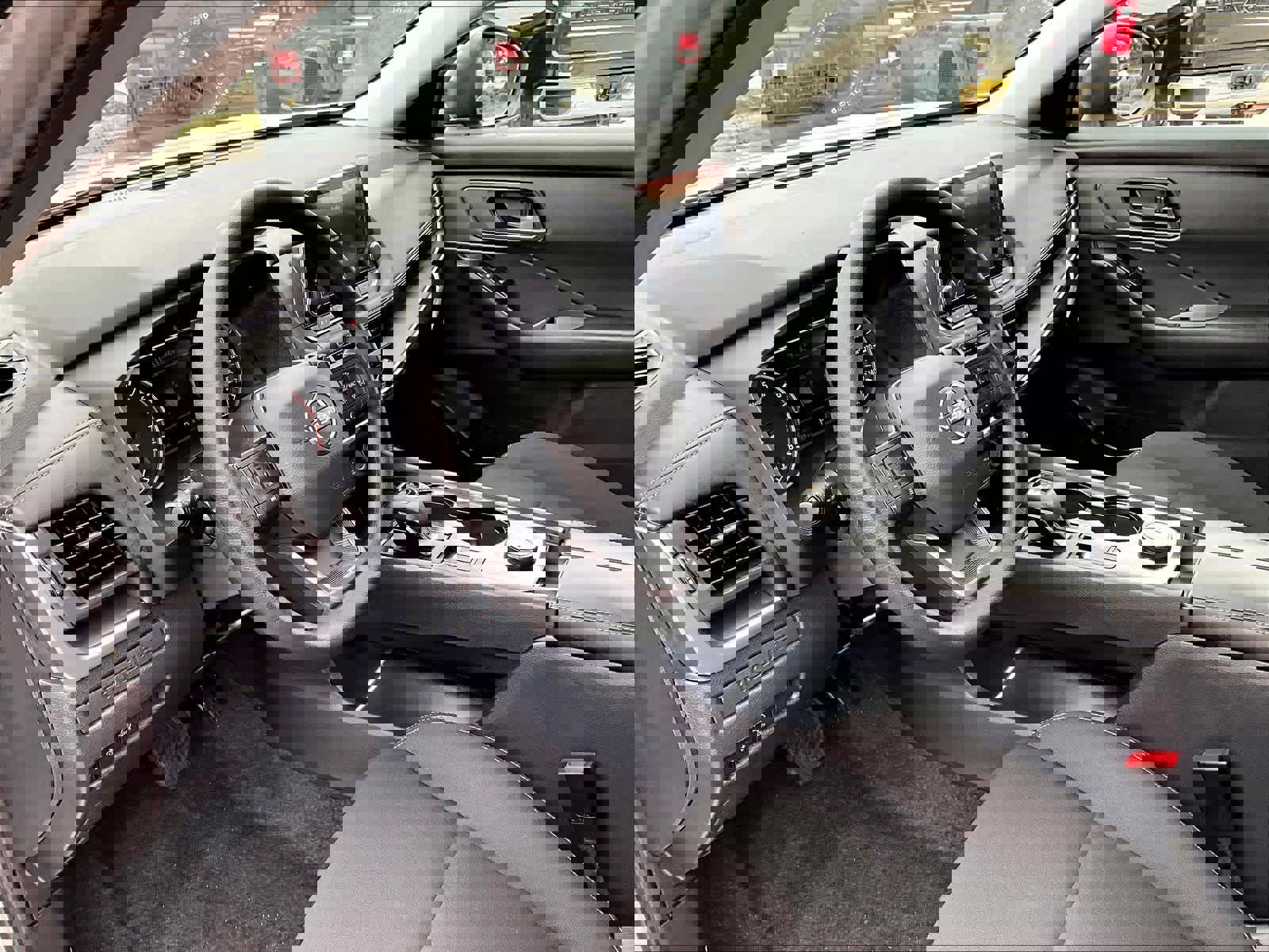 Used 2025 Nissan Rogue S image 8