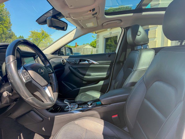 Used 2018 INFINITI QX30 Premium w/ Navigation Package AWD/4WD image 5