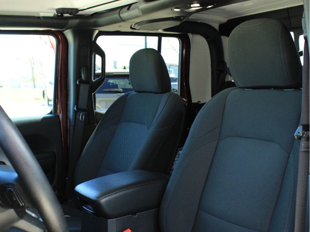 Certified 2021 Jeep Gladiator Sport AWD/4WD image 10