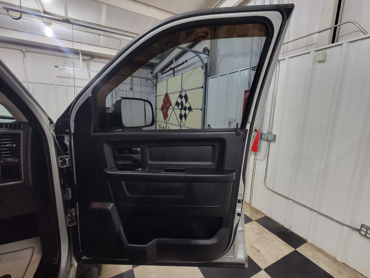Used 2015 RAM 1500 Express AWD/4WD image 18