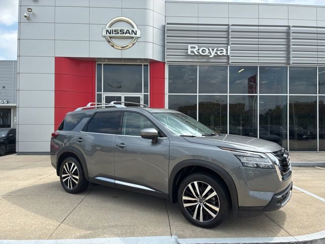 Used 2024 Nissan Pathfinder Platinum FWD video 1