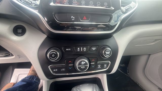 Used 2019 Jeep Cherokee Limited AWD/4WD image 16