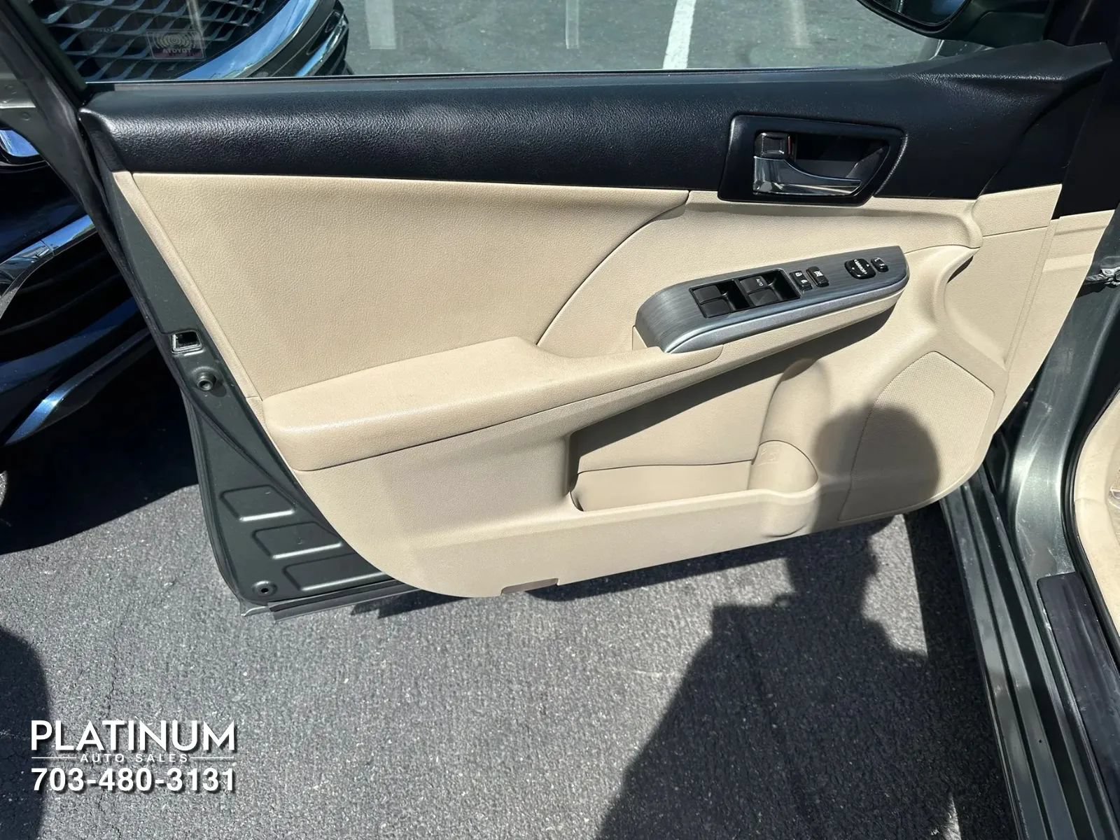 Used 2012 Toyota Camry XLE w/ Leather Pkg FWD image 16