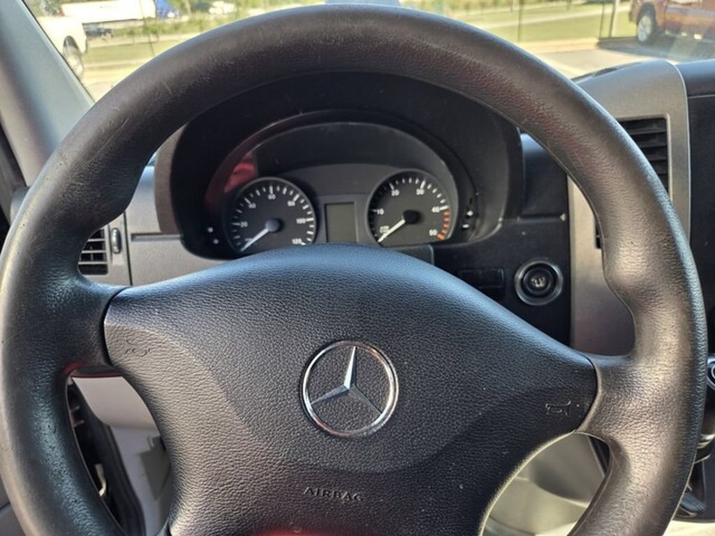 Used 2016 Mercedes-Benz Sprinter 2500 image 9