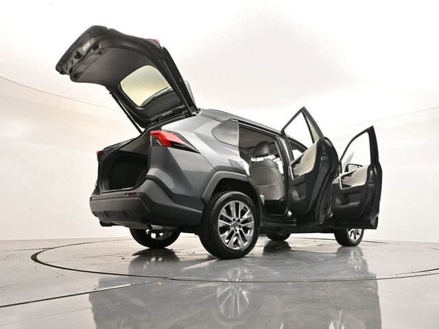 Used 2020 Toyota RAV4 XLE Premium image 41