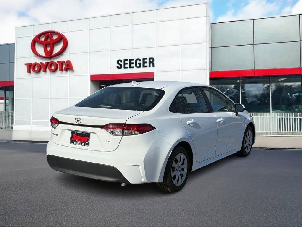 Used 2024 Toyota Corolla LE image 3