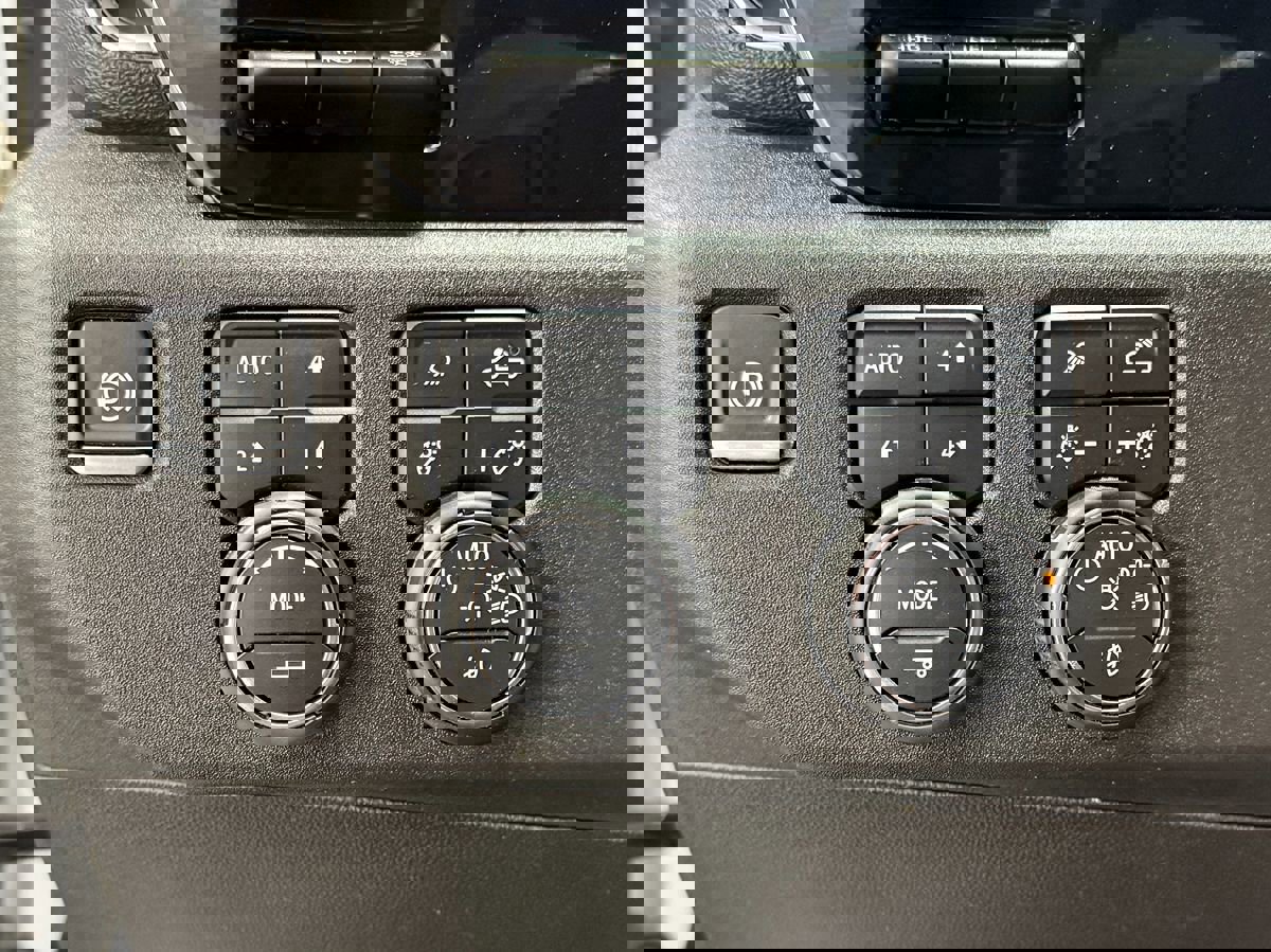 Used 2024 Chevrolet Silverado 2500 High Country w/ High Country Premium Package image 24