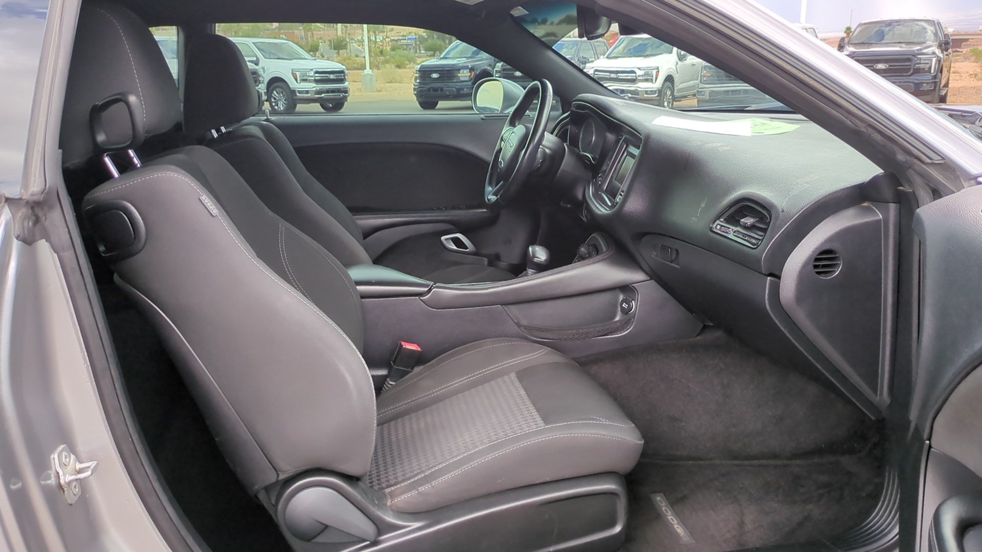 Used 2016 Dodge Challenger SXT RWD image 27