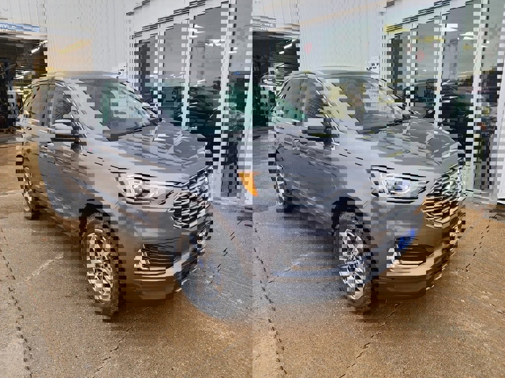 Used 2022 Ford Edge SEL w/ Convenience Package image 4