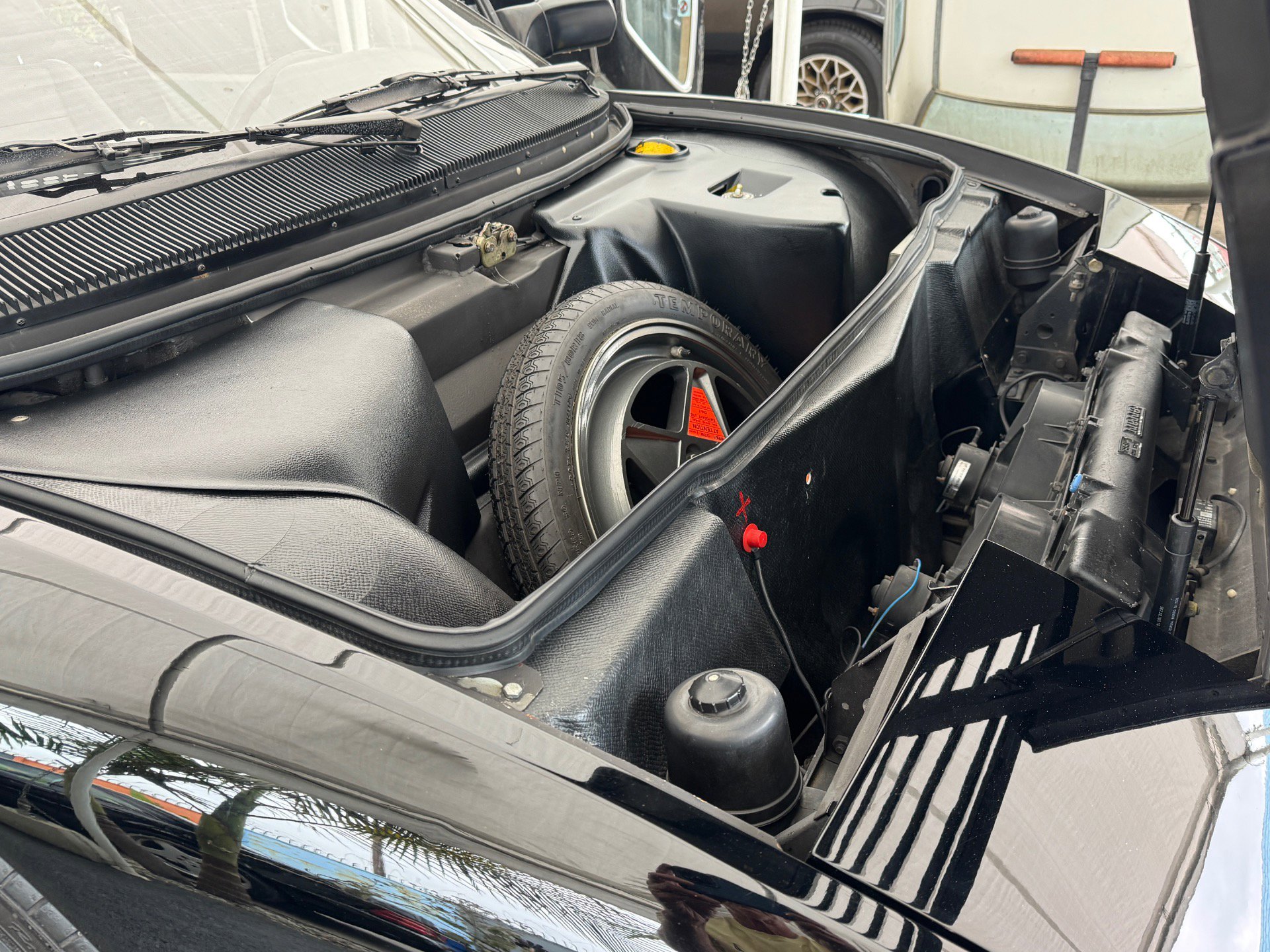 Used 1990 Ferrari Mondial T Cabriolet RWD image 40
