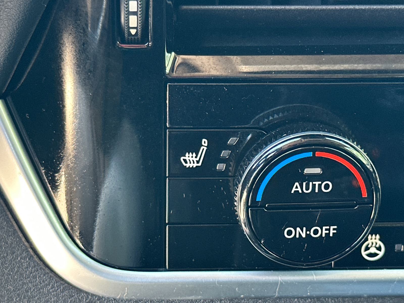 Used 2024 Nissan Rogue Platinum w/ Platinum Premium Package image 31