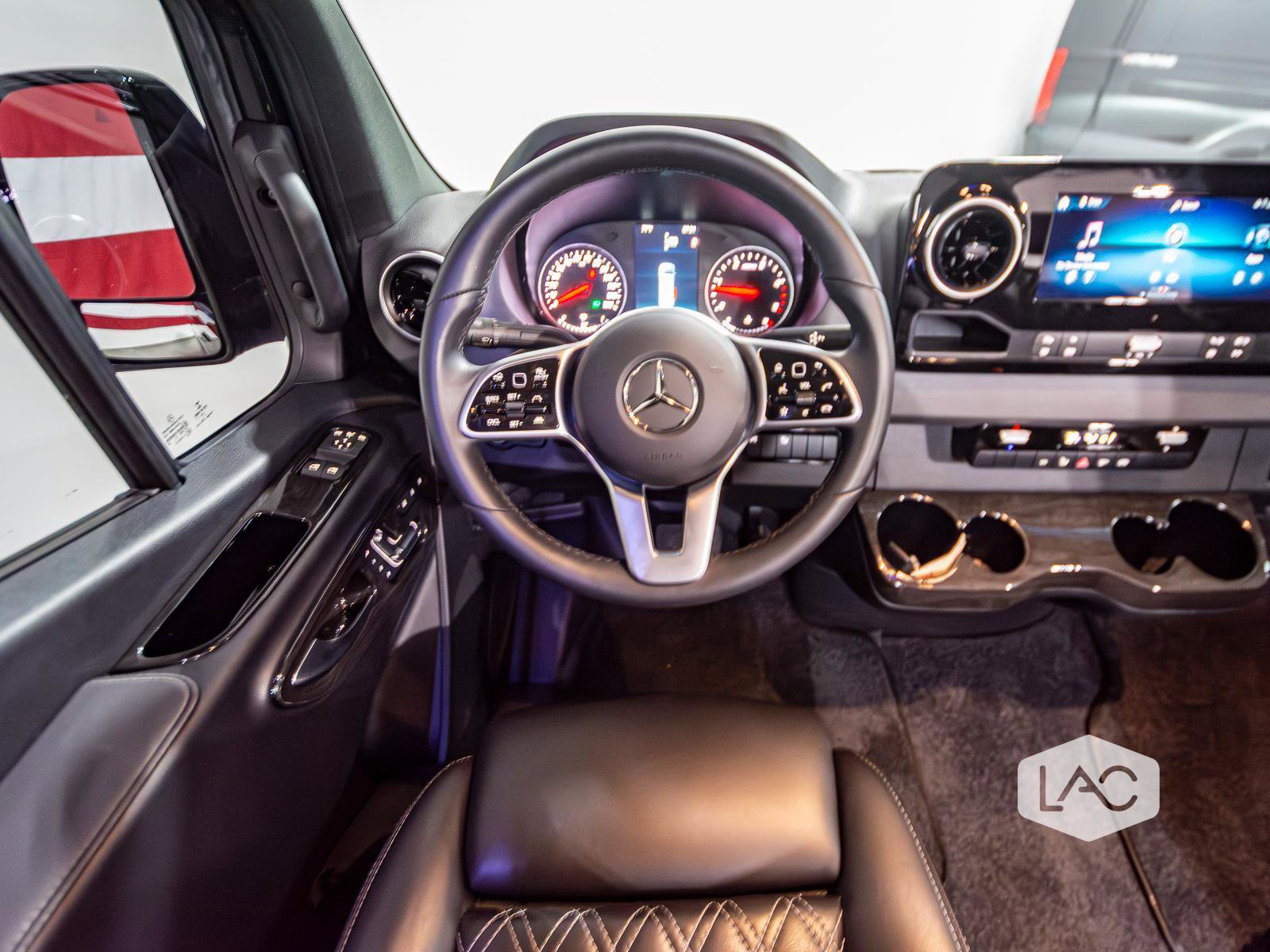 Used 2022 Mercedes-Benz Sprinter 2500 image 8