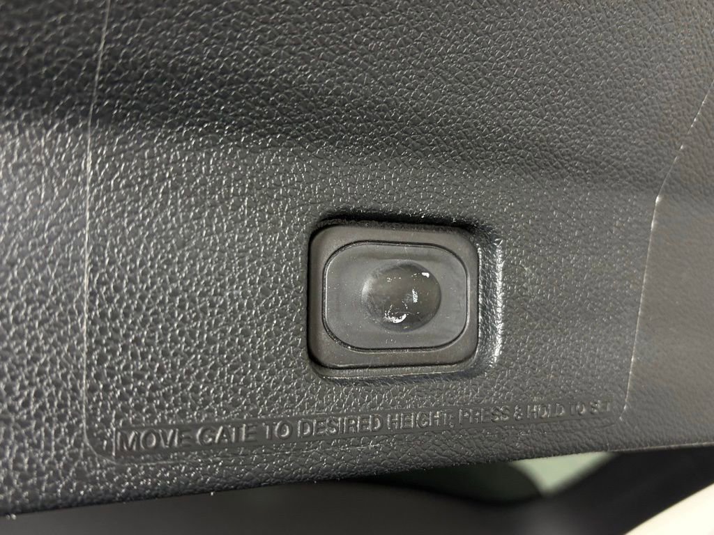 Used 2018 Ford Explorer XLT w/ Equipment Group 201A AWD/4WD image 36
