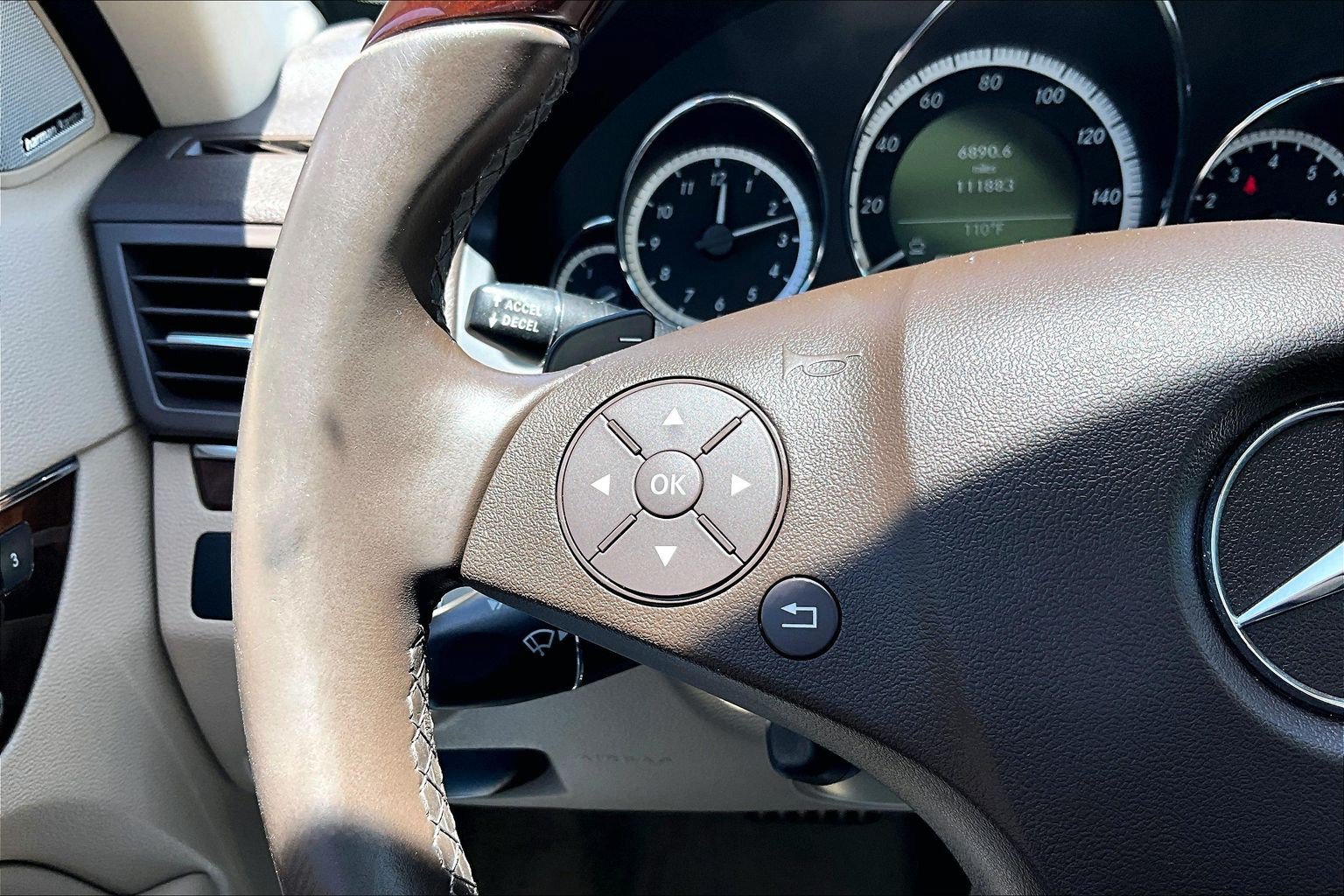 Used 2010 Mercedes-Benz E 550 Coupe w/ Premium 2 Pkg image 19