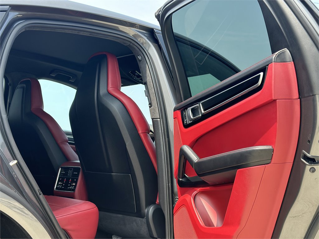 Used 2022 Porsche Cayenne GTS image 22