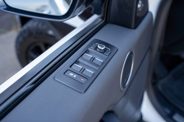 Used 2020 Land Rover Discovery HSE image 69