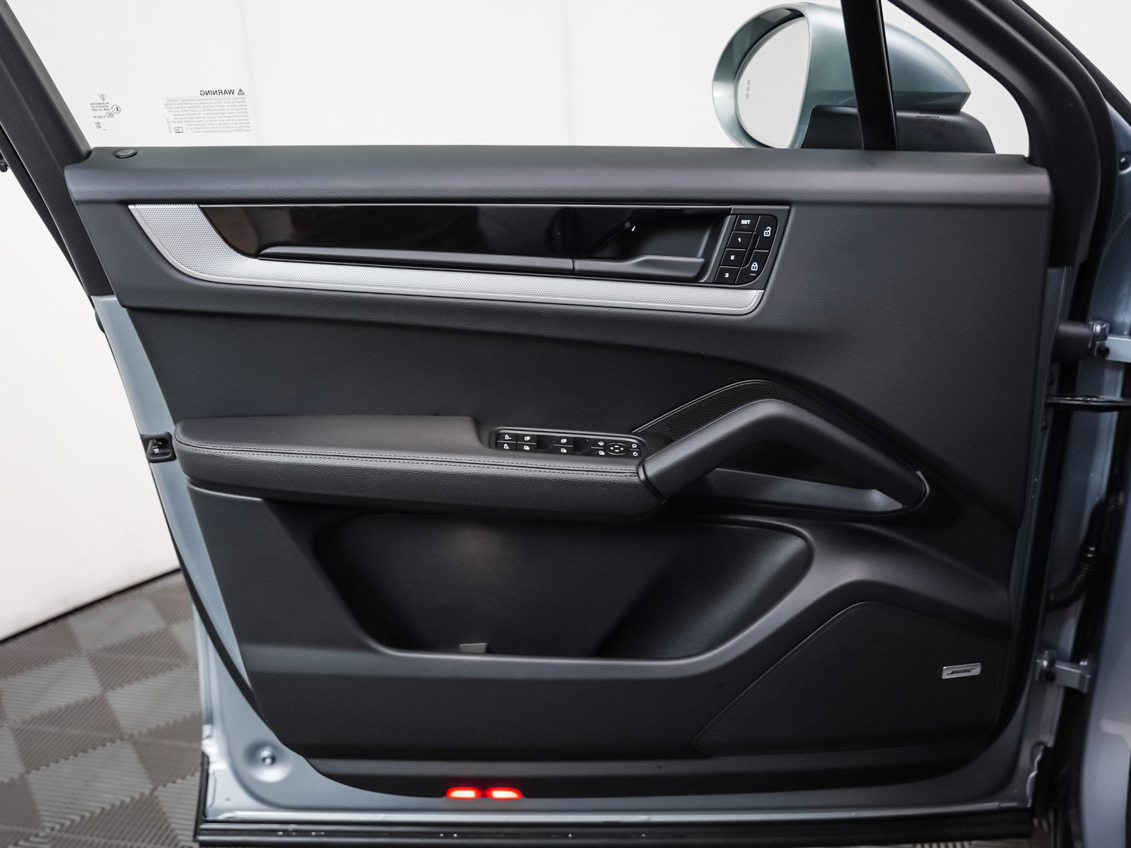 Used 2025 Porsche Cayenne Coupe image 25