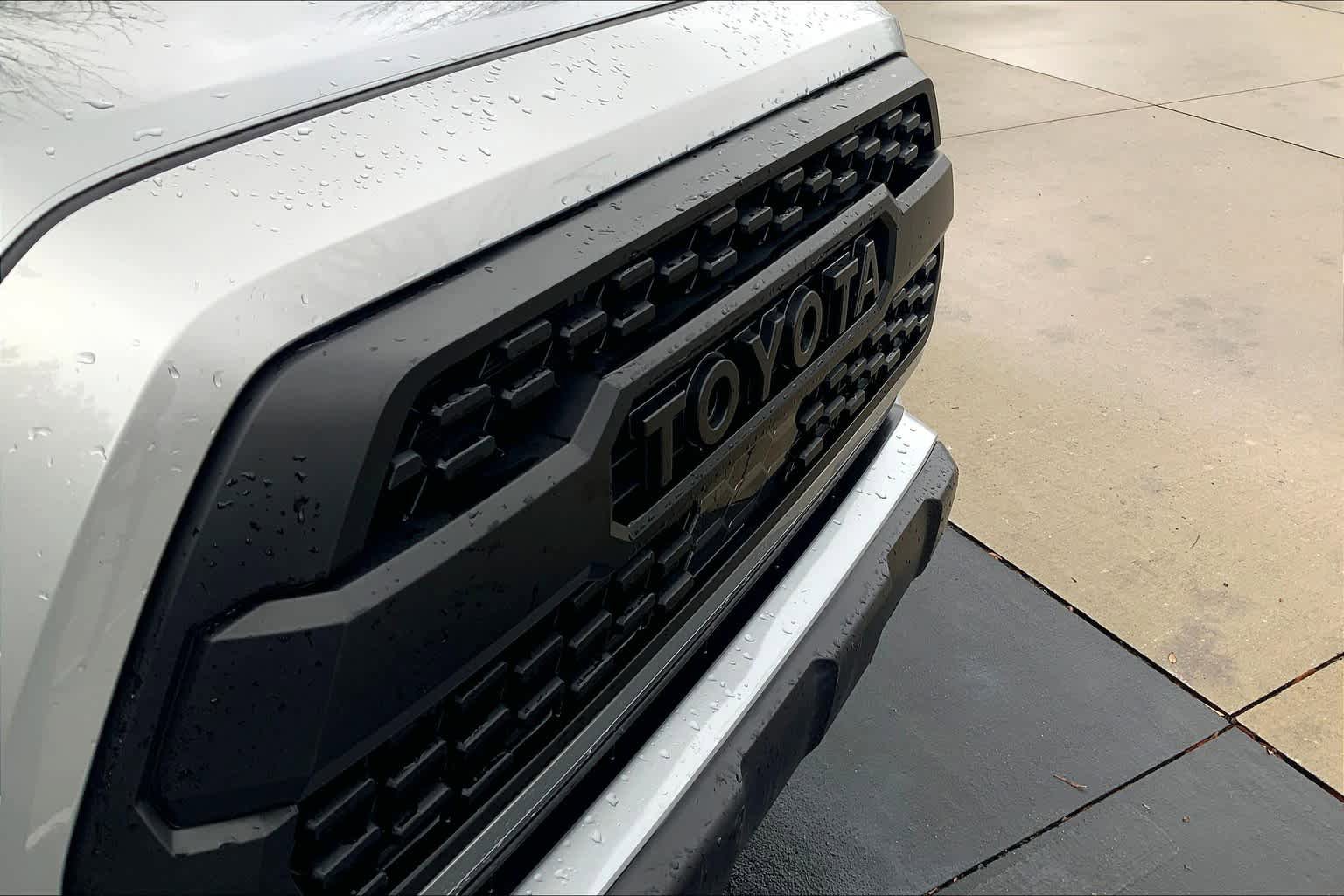 Used 2021 Toyota Tacoma SR5 RWD image 31