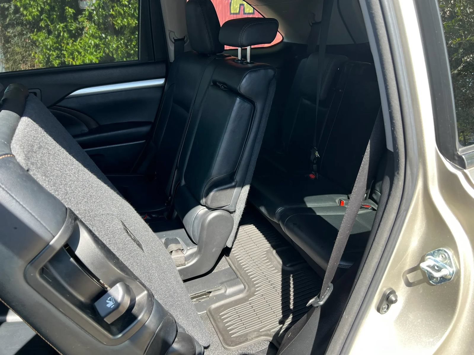 Used 2015 Toyota Highlander XLE FWD image 10