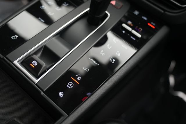 Certified 2026 Porsche Macan AWD/4WD image 47